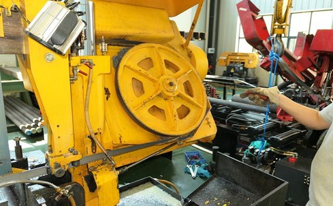 如何解决三乡镇卧式金属带锯床切削时出现的断带现象？